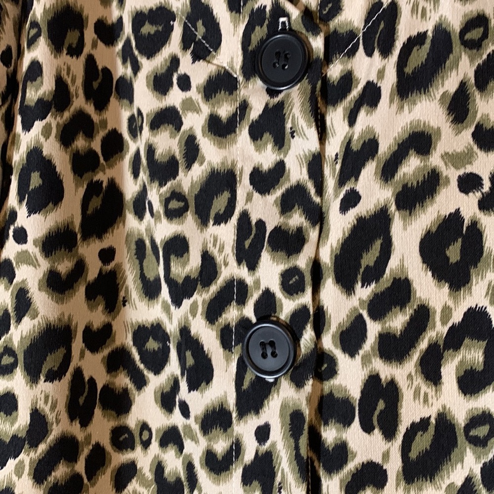 Main Strip Button Front Leopard Print Tank - Picture 3 of 6